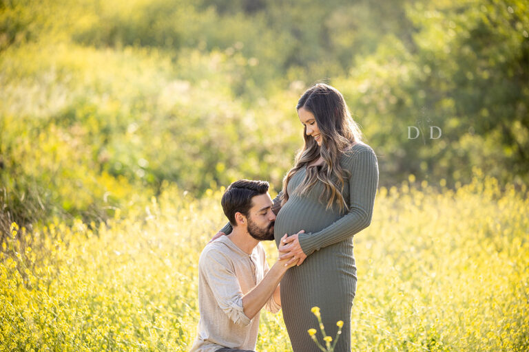 Read more about the article {D} Flower Field Maternity Photography in San Dimas