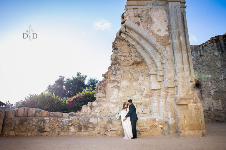Read more about the article {M} Mission San Juan Capistrano Maternity Photos