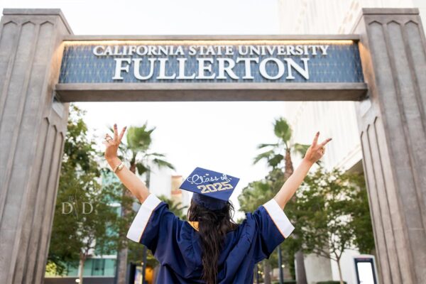 Read more about the article {E} CSUF Graduation Photography | Cal State Fullerton